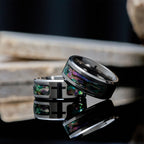 Anillo Minimalista de Titanio con Cruz de Fe e Incrustación de Vitral de Colores