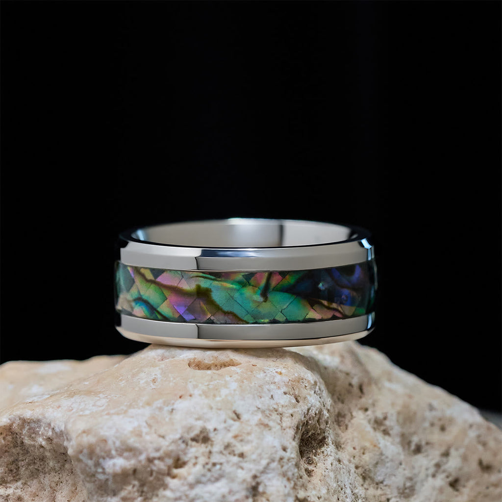Anillo Minimalista de Titanio con Cruz de Fe e Incrustación de Vitral de Colores