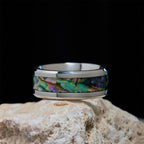 Anillo Minimalista de Titanio con Cruz de Fe e Incrustación de Vitral de Colores