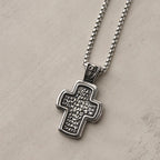 Collar con Dije de Cruz Ortodoxa Estilo Antiguo con Relieves a Doble Cara