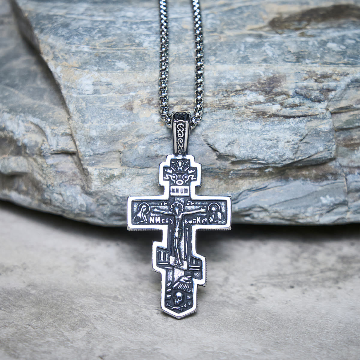 Collar Crucifijo Ortodoxo en Dos Colores con Profundo Significado Espiritual