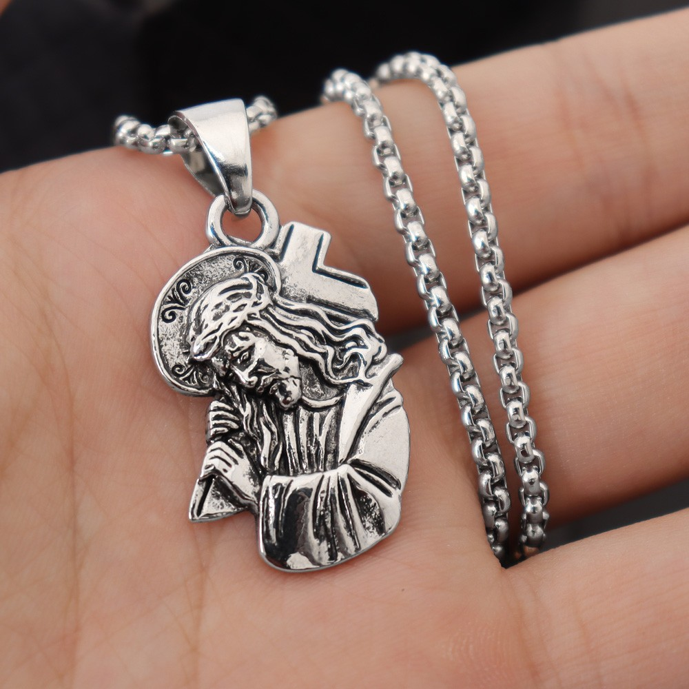 Collar Clásico con Dije de Cruz de Jesús con Corona de Espinas: Alma y Bendición
