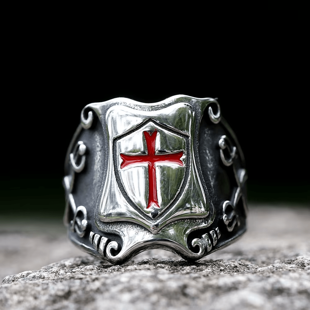 Anillo Escudo de Cruz Roja Estilo Medieval con Diseño Caballeresco y Grabados