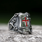 Anillo Escudo de Cruz Roja Estilo Medieval con Diseño Caballeresco y Grabados