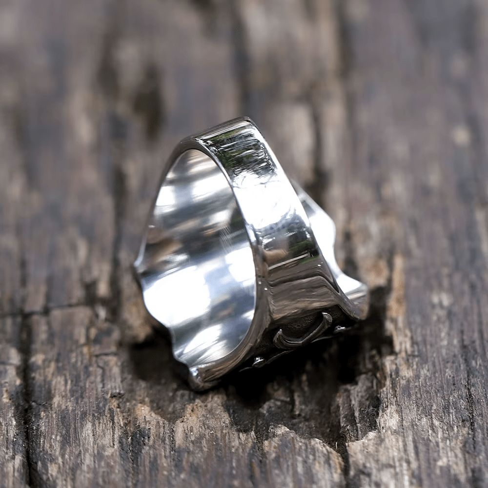 Anillo Escudo de Cruz Roja Estilo Medieval con Diseño Caballeresco y Grabados
