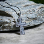 Collar Vintage de Acero de Titanio con Cruz Ortodoxa Sagrada y Escritura Religiosa
