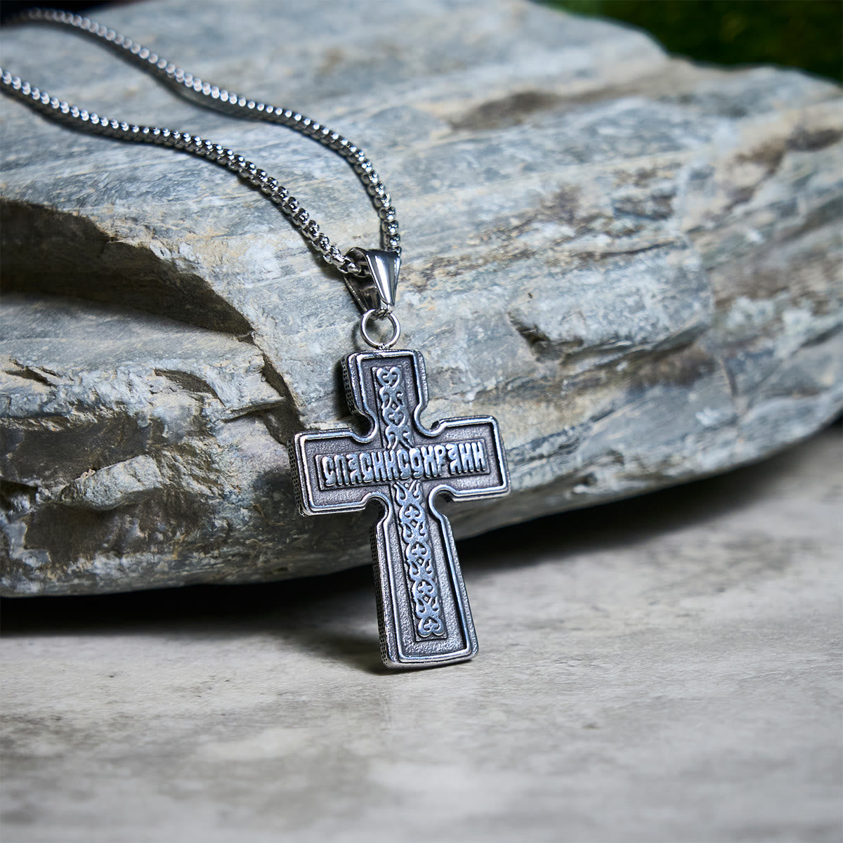 Collar Vintage de Acero de Titanio con Cruz Ortodoxa Sagrada y Escritura Religiosa