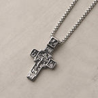 Collar Vintage de Acero de Titanio con Cruz Ortodoxa Sagrada y Escritura Religiosa