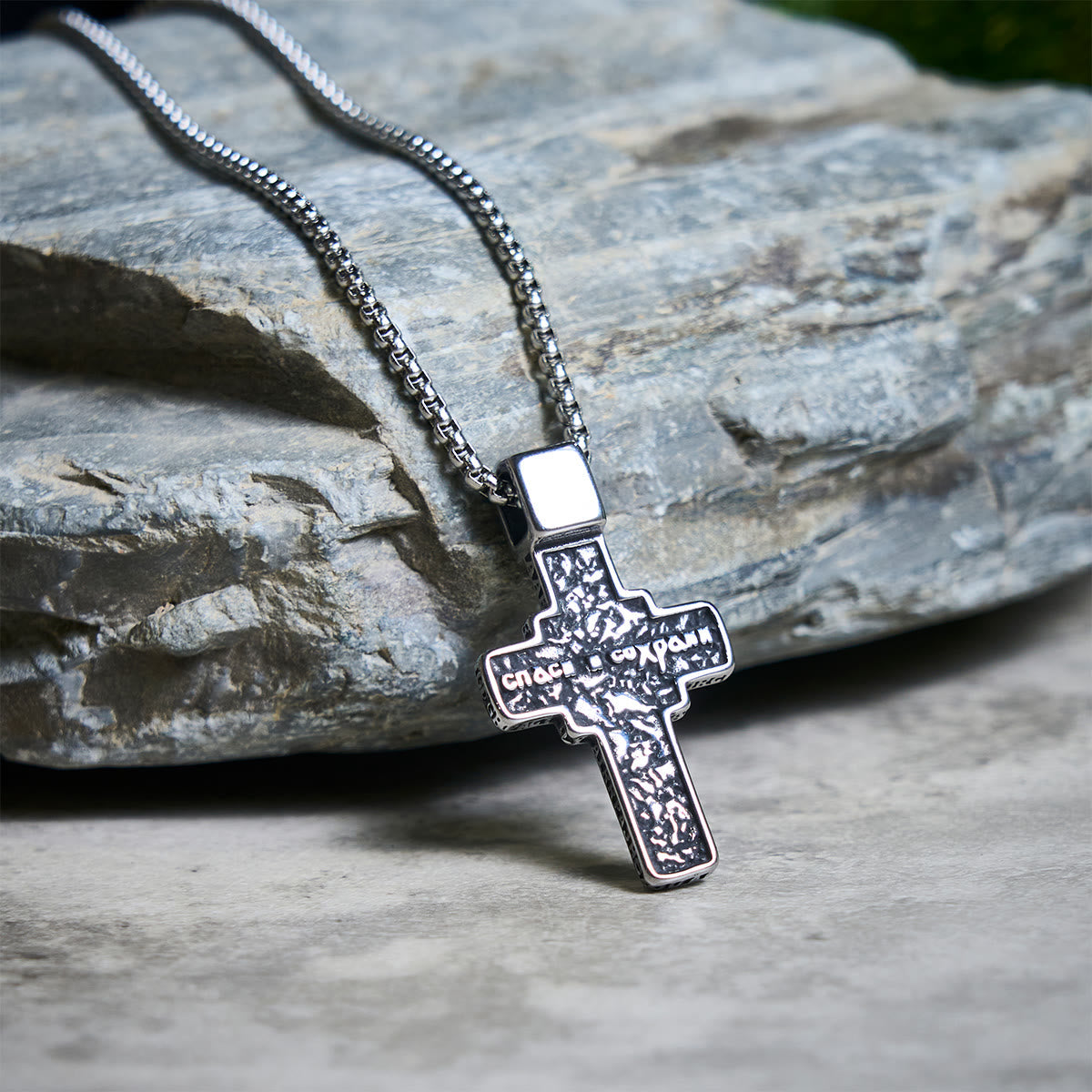 Collar Vintage de Acero de Titanio con Cruz Ortodoxa Sagrada y Escritura Religiosa