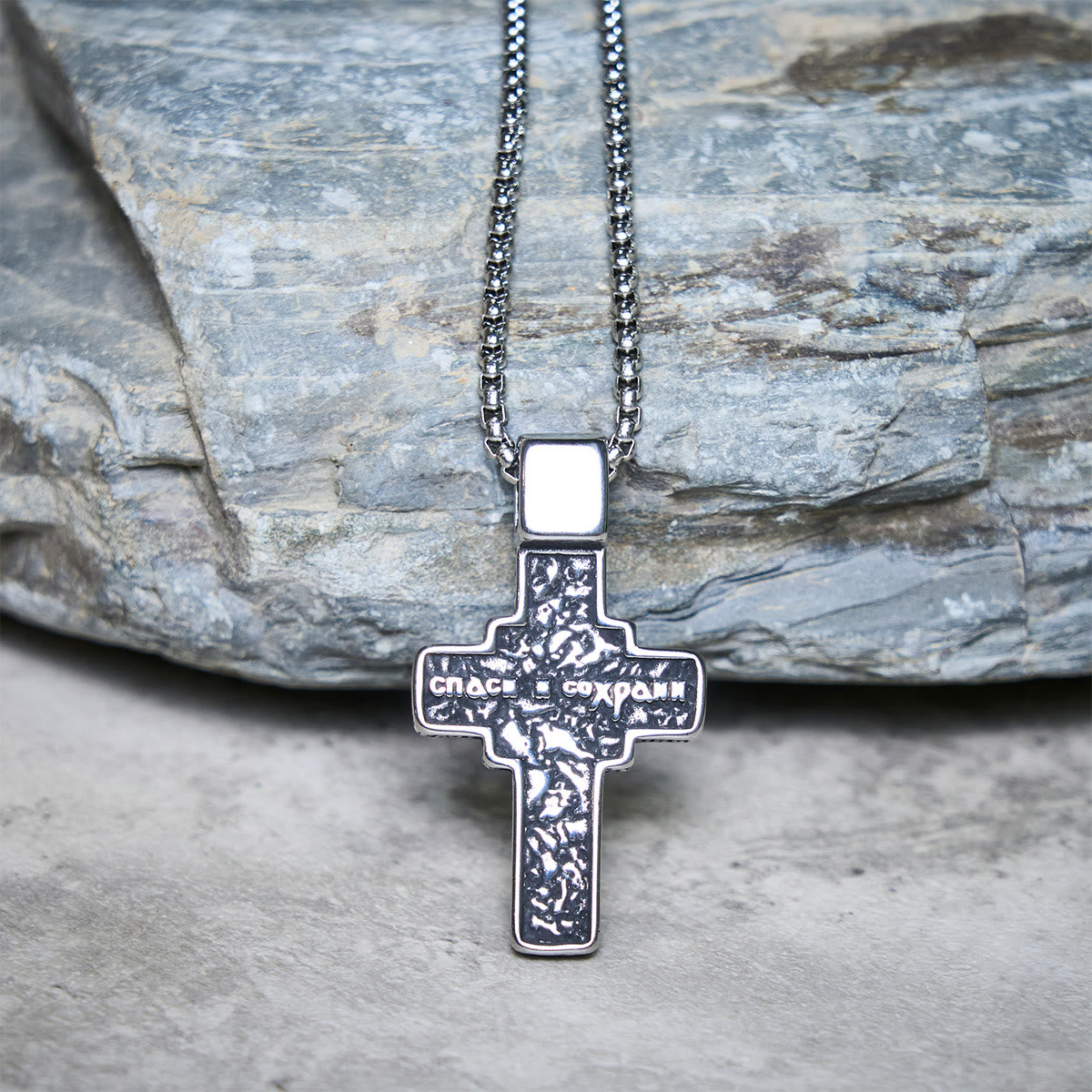 Collar Vintage de Acero de Titanio con Cruz Ortodoxa Sagrada y Escritura Religiosa
