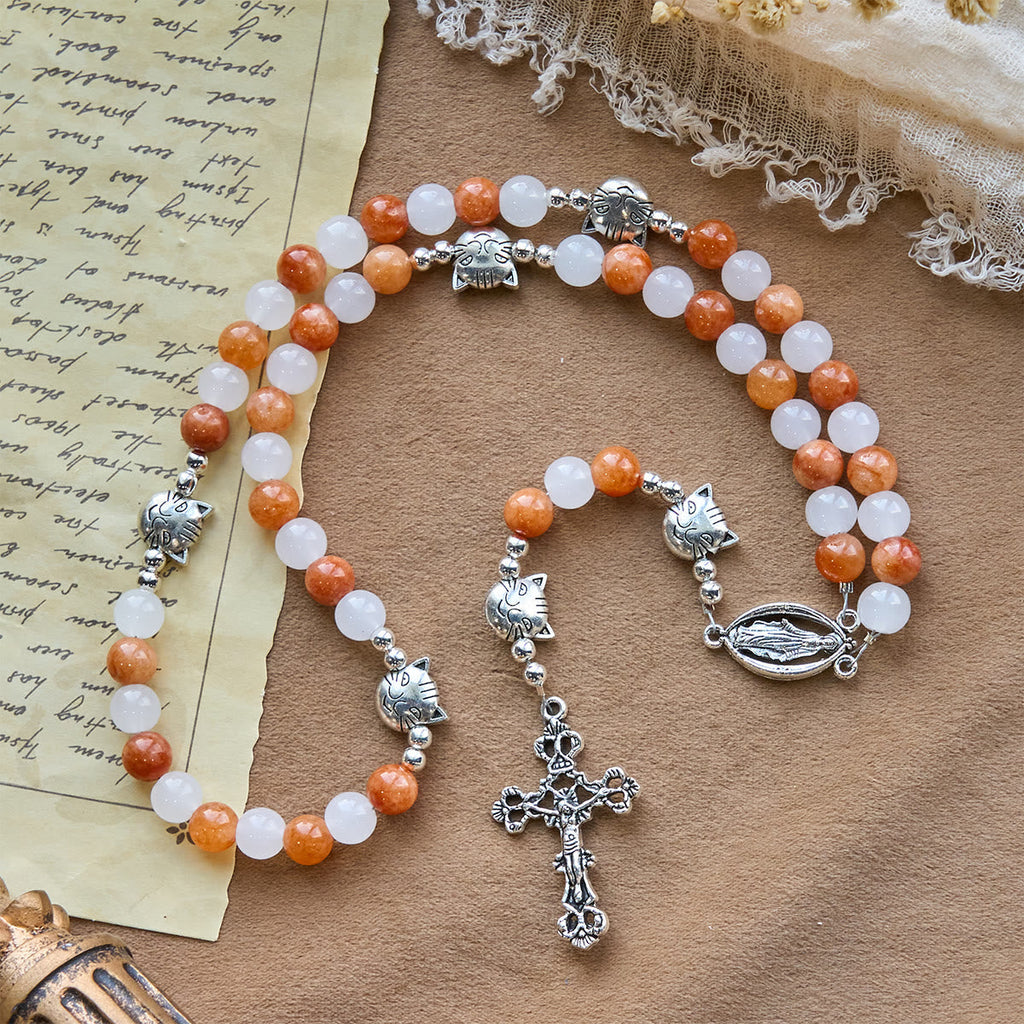 Pulsera de Cuarzo Naranja y Blanco con Dijes de Gato Atigrado en Acero, Rosario Animal