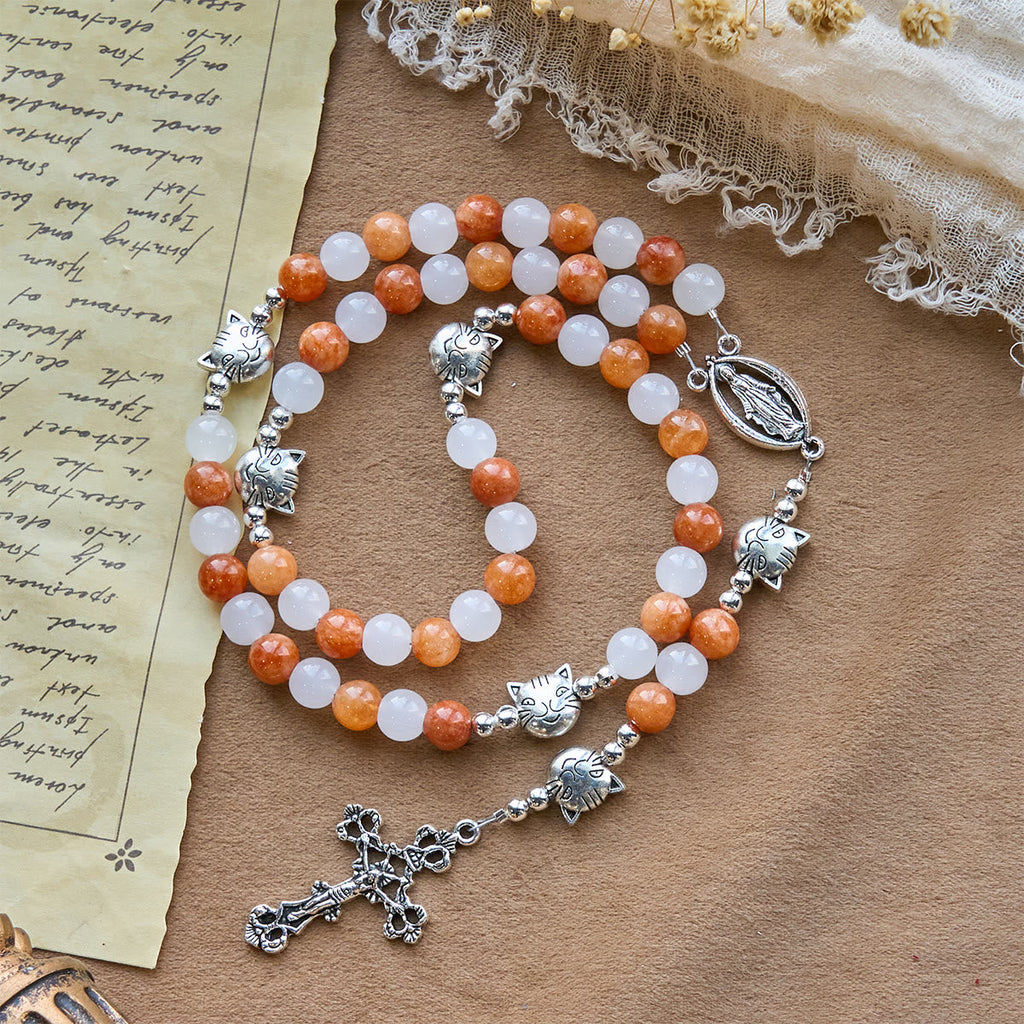 Pulsera de Cuarzo Naranja y Blanco con Dijes de Gato Atigrado en Acero, Rosario Animal