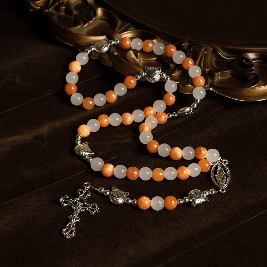Pulsera de Cuarzo Naranja y Blanco con Dijes de Gato Atigrado en Acero, Rosario Animal