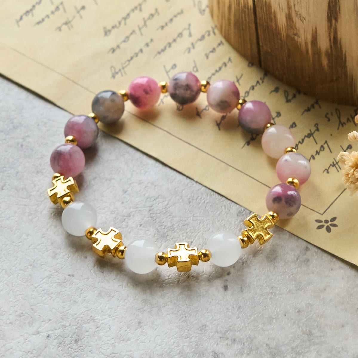 Pulsera Elegante de Cuentas de Jade Rosa Persa y Negro de 8 mm con Cruz Antigua