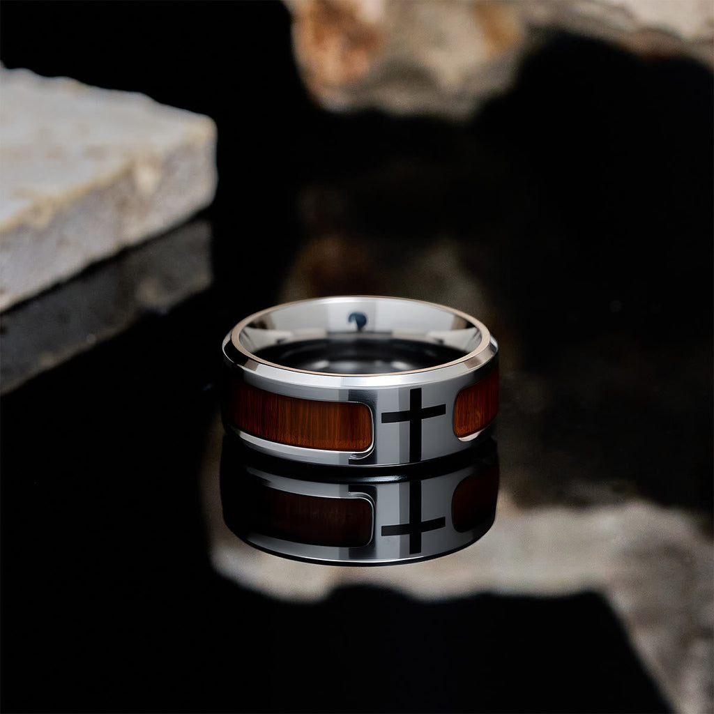 Anillo Moderno de Cruz con Detalle de Madera: Fe Enraizada en la Naturaleza
