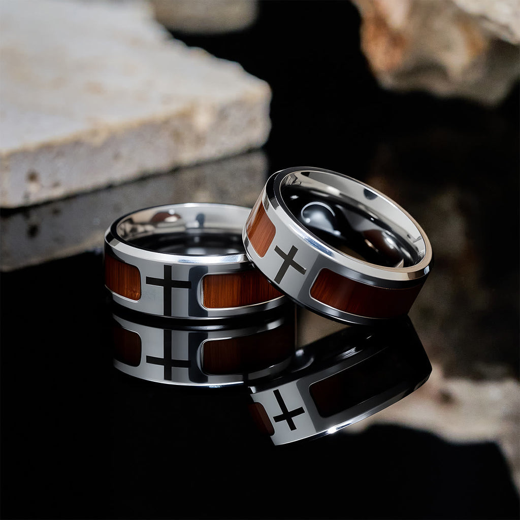 Anillo Moderno de Cruz con Detalle de Madera: Fe Enraizada en la Naturaleza