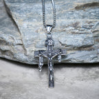 Collar Artístico de Cruz INRI en Plata de Ley: Mezcla Única de Arte y Fe