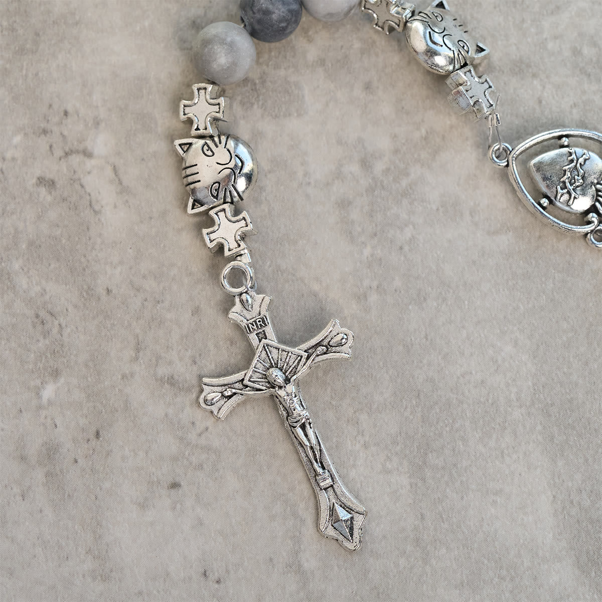 Rosario de Oración Gato Atigrado Gris: Pulsera por los Gatos Callejeros, Rosario Animal