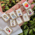 Collares con Figuras Divinas Estilo Caricatura: Símbolo Querido de Fe
