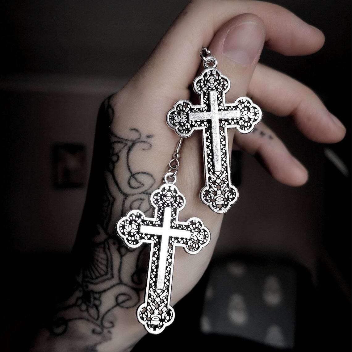 Aretes Colgantes de Cruz de Filigrana Vintage: Joyería Diaria con Carácter