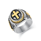 Anillo Metálico de Cruz con Detalle de Manos Orando: Moda Espiritual