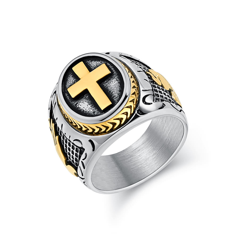 Anillo Metálico de Cruz con Detalle de Manos Orando: Moda Espiritual