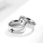 Anillos de Cruz Minimalista en Dos Colores: Moda Inspirada en la Fe