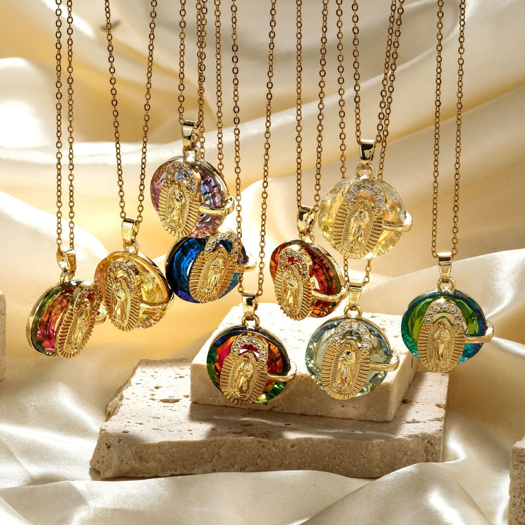 Collares de Cristal Multicolor de la Virgen: Joyería Artística Llena de Fe