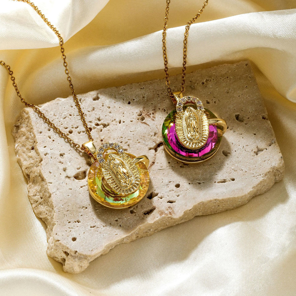 Collares de Cristal Multicolor de la Virgen: Joyería Artística Llena de Fe