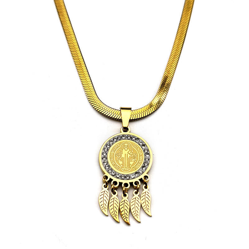 Collar con Dije de Ícono de Santo: Joyería Artística con Detalles de Circonia