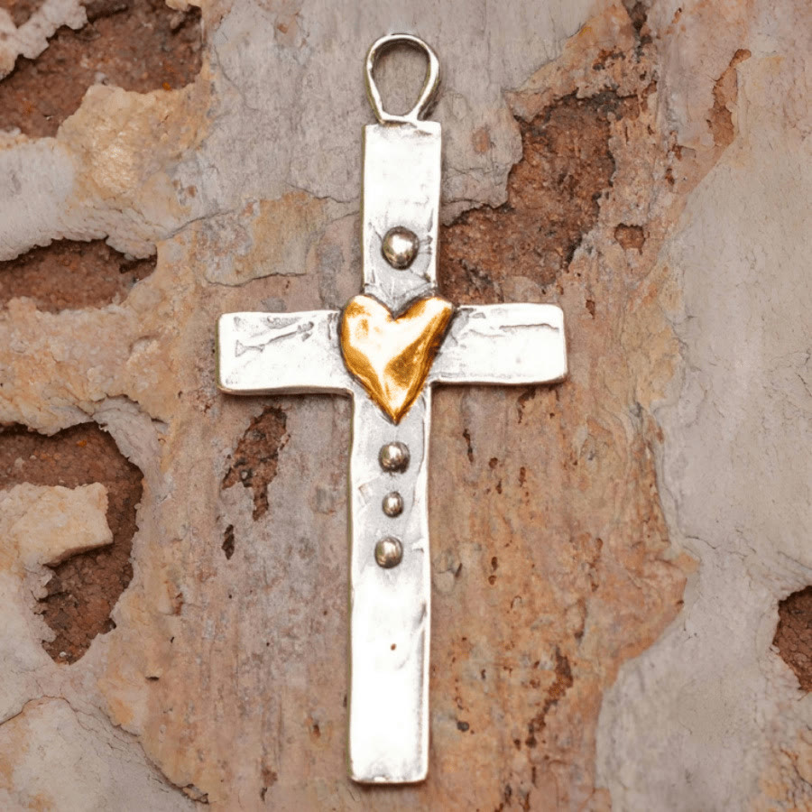 Collar de Cruz en Dos Tonos: Fe y Amor en Diseño Artístico