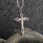 Collar de Cruz de Aleación Estructurada: Joyería de Fe Moderna por Capas