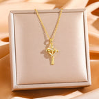 Collar de Corazón y Cruz en Dos Tonos con Circonias: Fusión de Amor y Fe