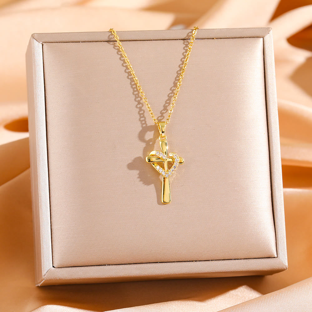 Collar de Corazón y Cruz en Dos Tonos con Circonias: Fusión de Amor y Fe