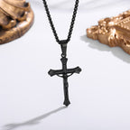 Collar Crucifijo de Jesús Tricolor: Fusión de Fe y Estilo
