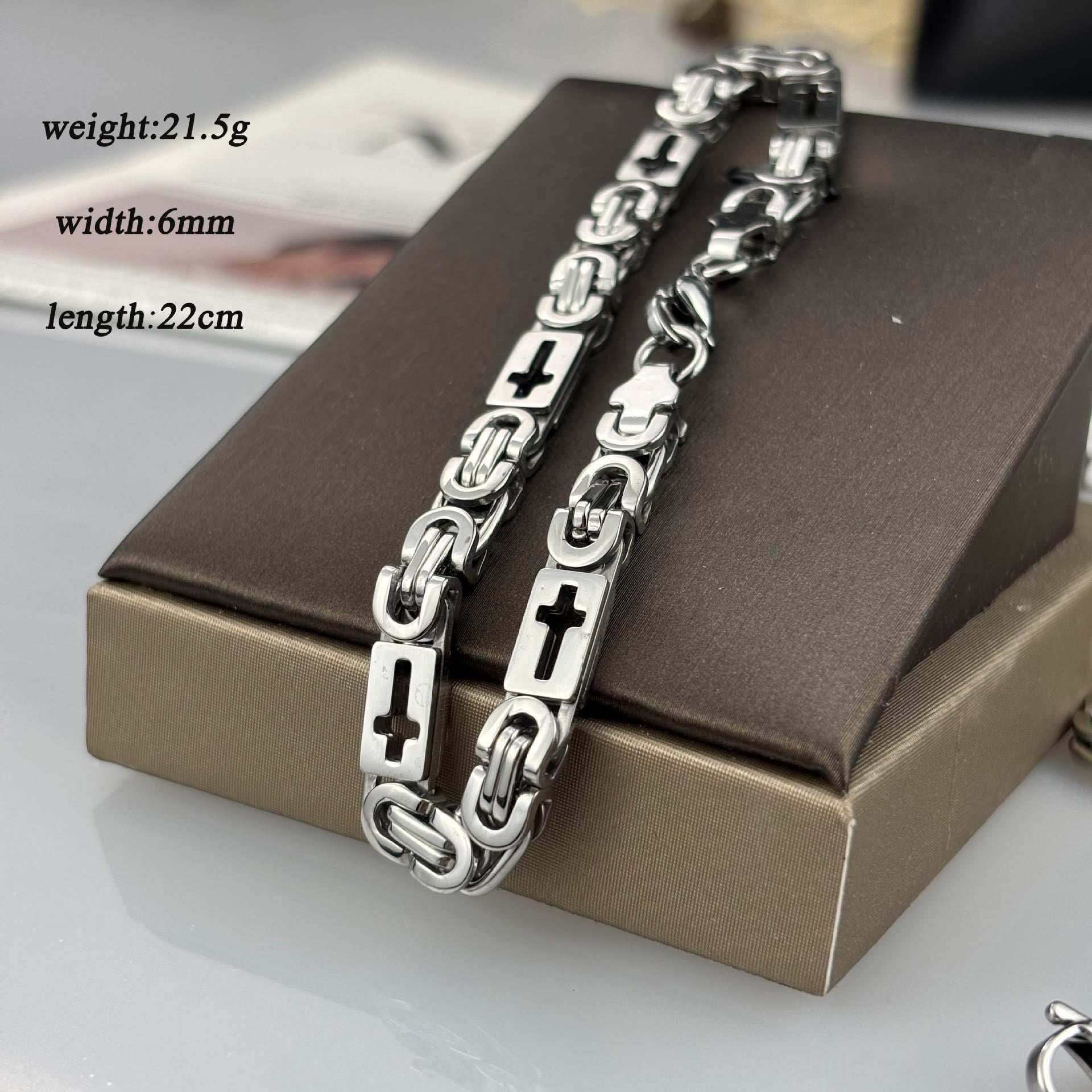 Collar y Pulsera de Cadena con Cruz Incrustada Tricolor: Declaración de Fe