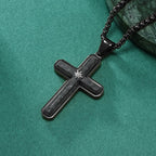 Collar de Cruz en Dos Tonos: Elegancia Fiel en Estilos Metálicos