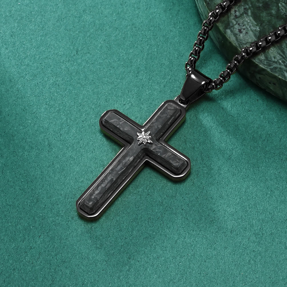 Collar de Cruz en Dos Tonos: Elegancia Fiel en Estilos Metálicos