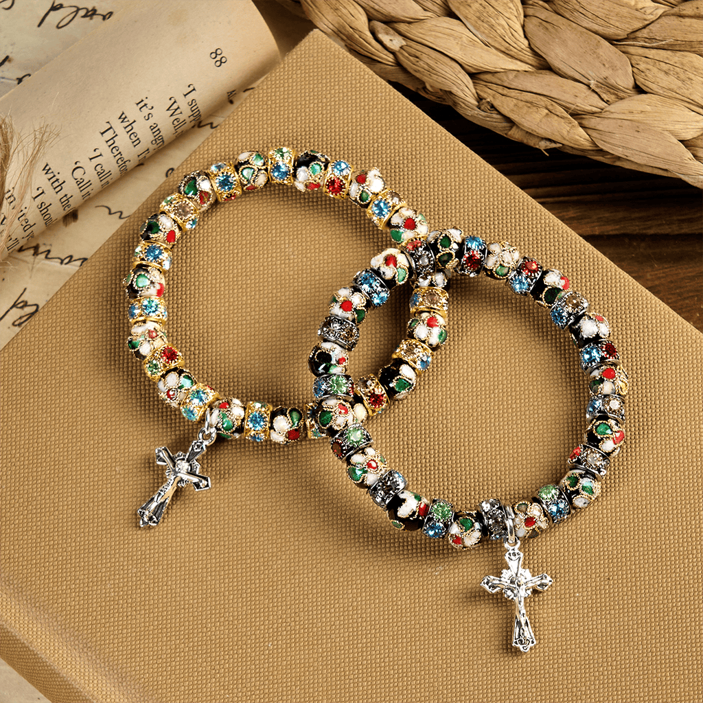 Pulsera de Fe Eterna con Cuentas Artesanales de Cloisonné: Testimonio de la Presencia de Cristo