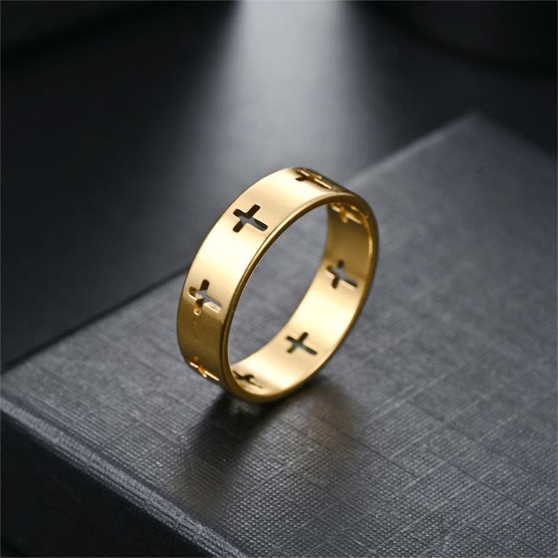 Anillo de Banda Calada con Varias Cruces: Joyería de Fe en Acero Inoxidable Bicolor