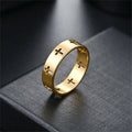 Anillo de Banda Calada con Varias Cruces: Joyería de Fe en Acero Inoxidable Bicolor