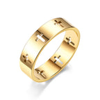Anillo de Banda Calada con Varias Cruces: Joyería de Fe en Acero Inoxidable Bicolor