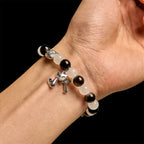 Pulsera Animal de Cuentas con Gata Blanca y Negra "Bendición de la Virgen"