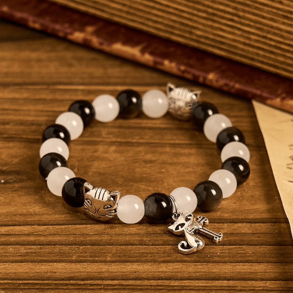 Pulsera Animal de Cuentas con Gata Blanca y Negra "Bendición de la Virgen"