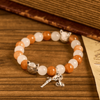 Pulsera Animal de Cuarzo Naranja y Blanco con Dijes de Gato Atigrado en Acero