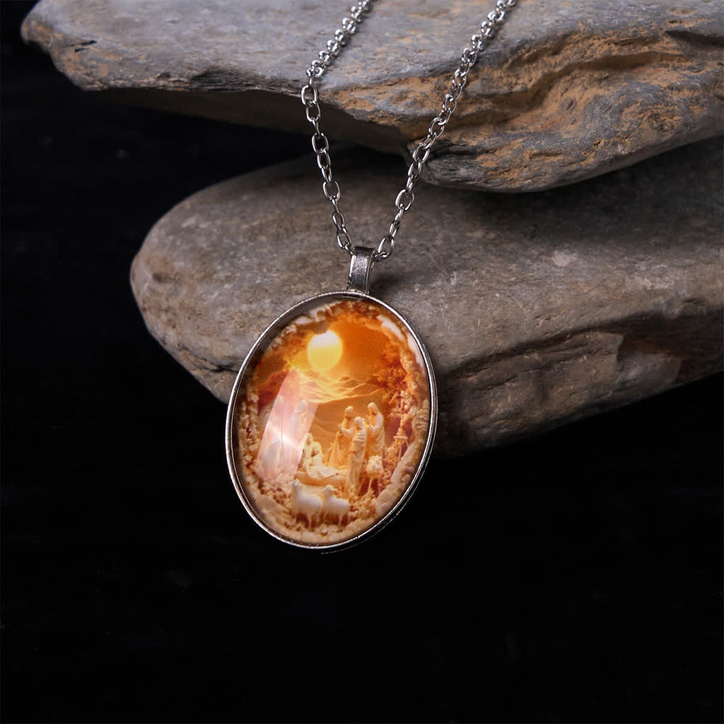 Collar con Dije de Cristal de la Escena de la Natividad