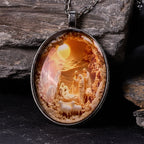 Collar con Dije de Cristal de la Escena de la Natividad