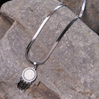 Collar con Dije de Ícono de Santo: Joyería Artística con Detalles de Circonia