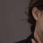 Aretes Minimalistas de Cruz de Fe en Plata S925 Bicolor