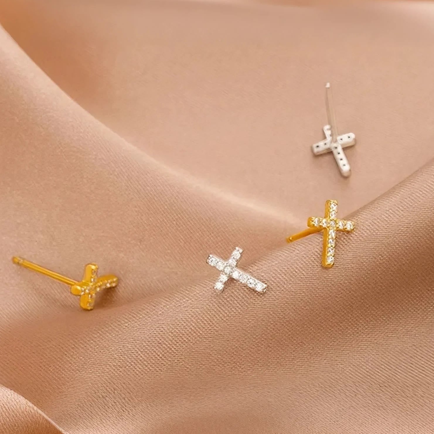 Aretes Minimalistas de Cruz de Fe en Plata S925 Bicolor VIP